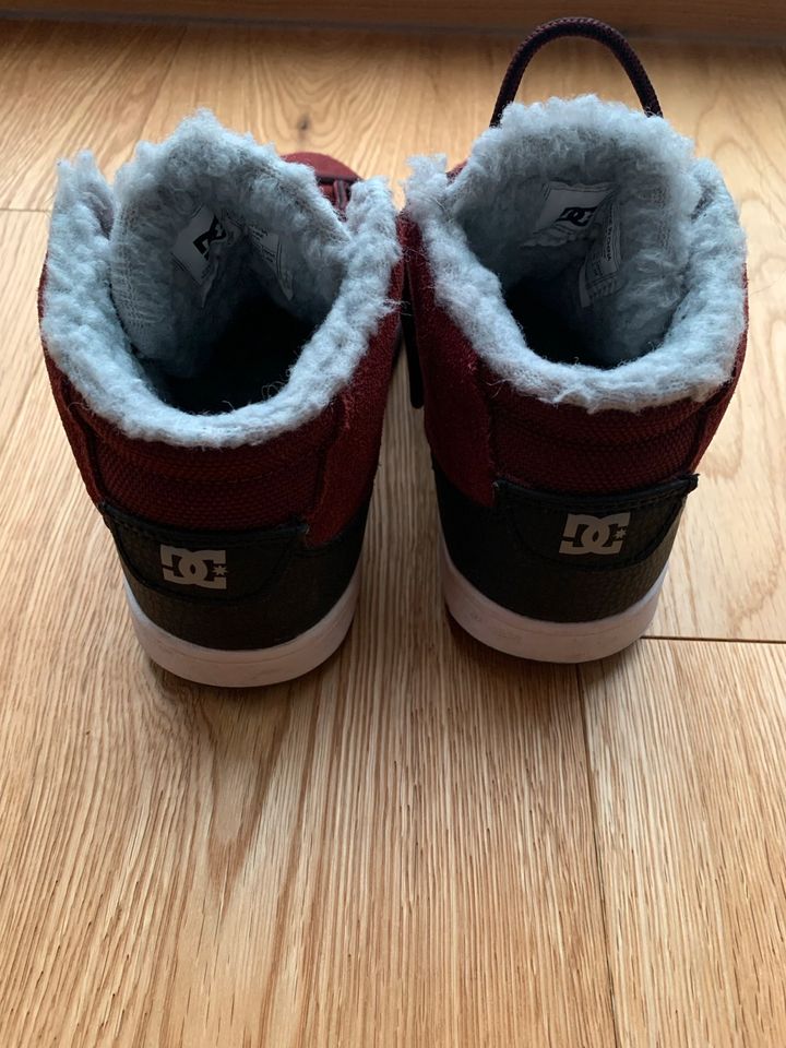 Schuhe/ Winterschuhe von DC, Größe 32, ungetragen in Aurich