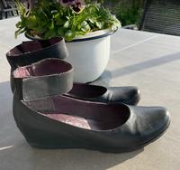 Leder Riemchen-Ballerinas von Tamaris in Gr. 38. Brandenburg - Bernau Vorschau