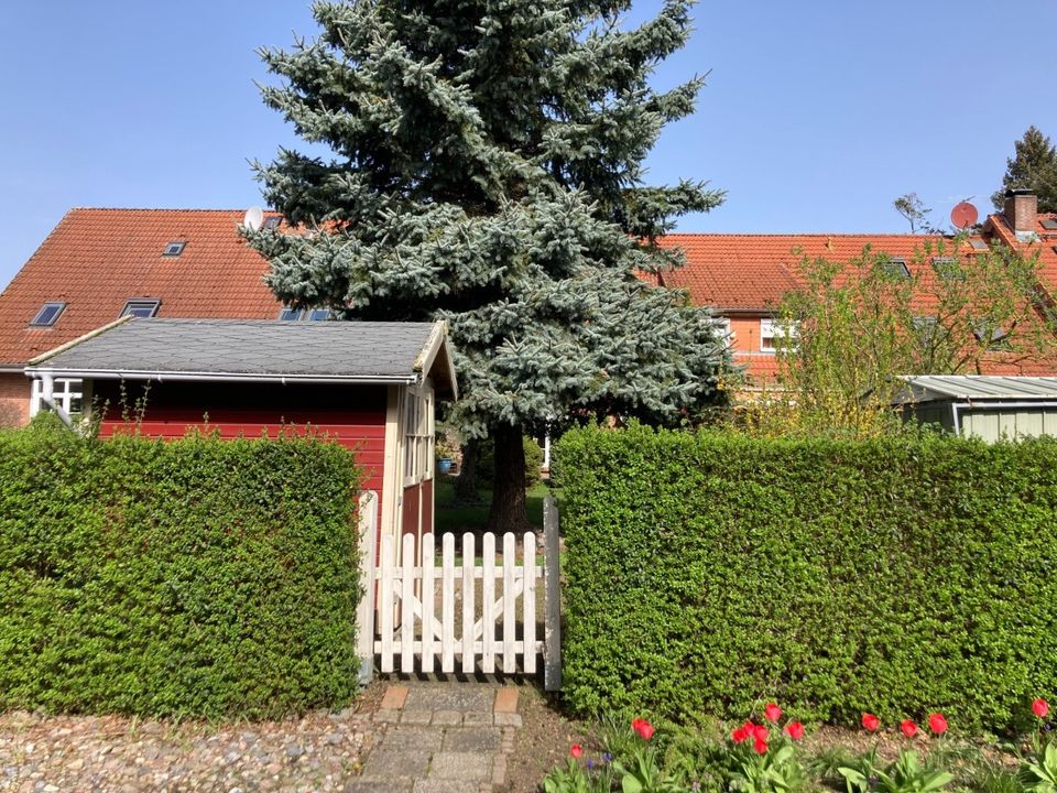 Ruhige Stadtlage: Solides Reihenhaus mit Terrasse und Garten.... in Malchin