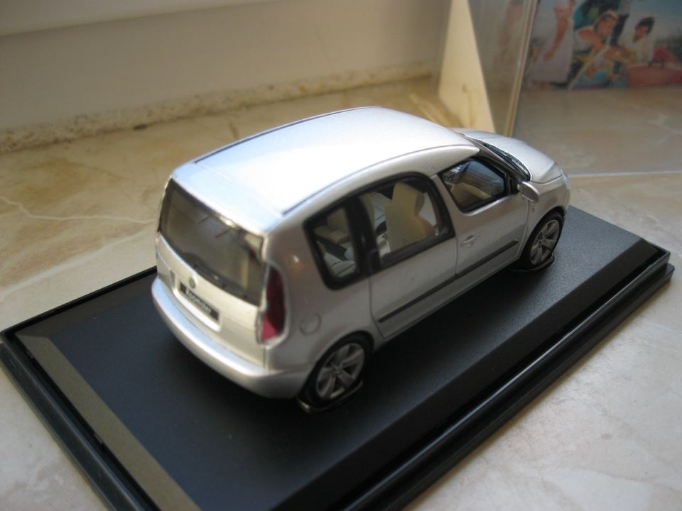 Skoda Roomster 5J Silber Metallic Abrex 1:43 Modellauto Modell in Bremen