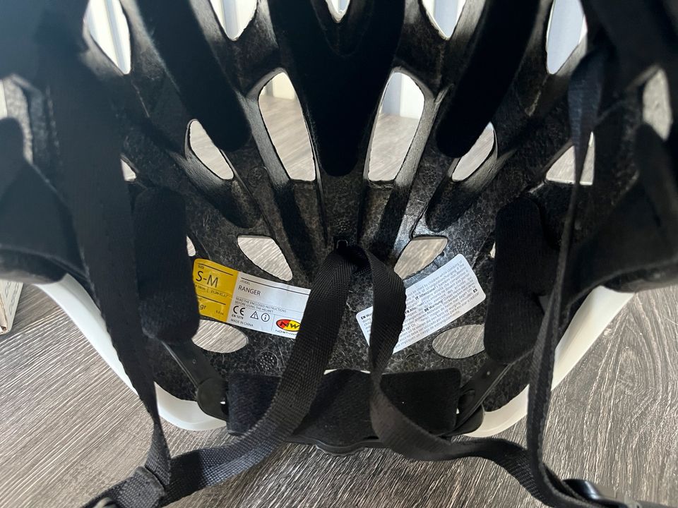 Fahrrad Helm Größe M *Neu* in Garbsen