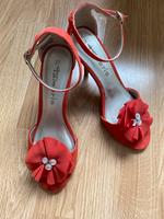 Tamaris Peeptoe Sandalen Größe 37 Neu! Niedersachsen - Barsinghausen Vorschau