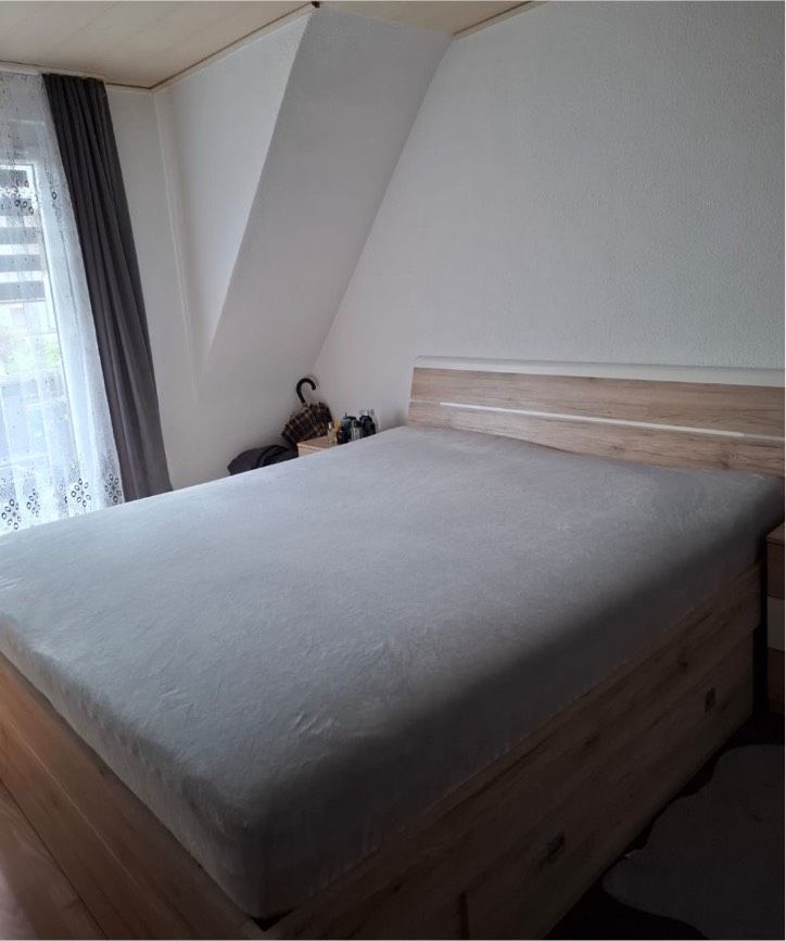 Schlafzimmer Bett 180/200 Groß in sehr gutem Zustand in Villingen-Schwenningen