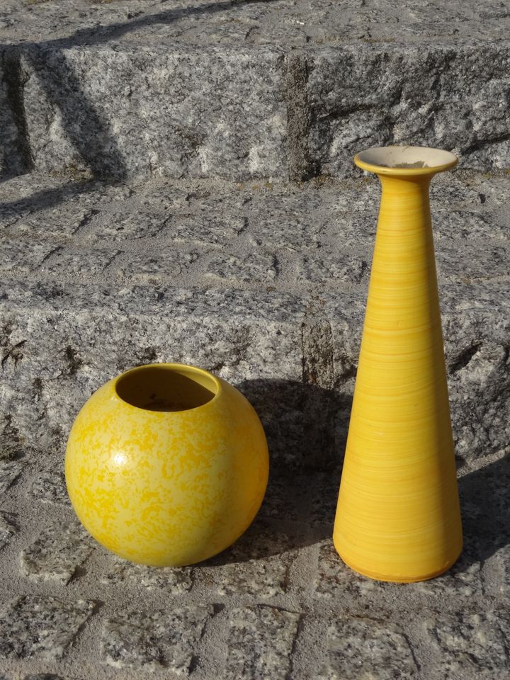 Vase Blumenvase gelb Deko Dekoration in Belgern