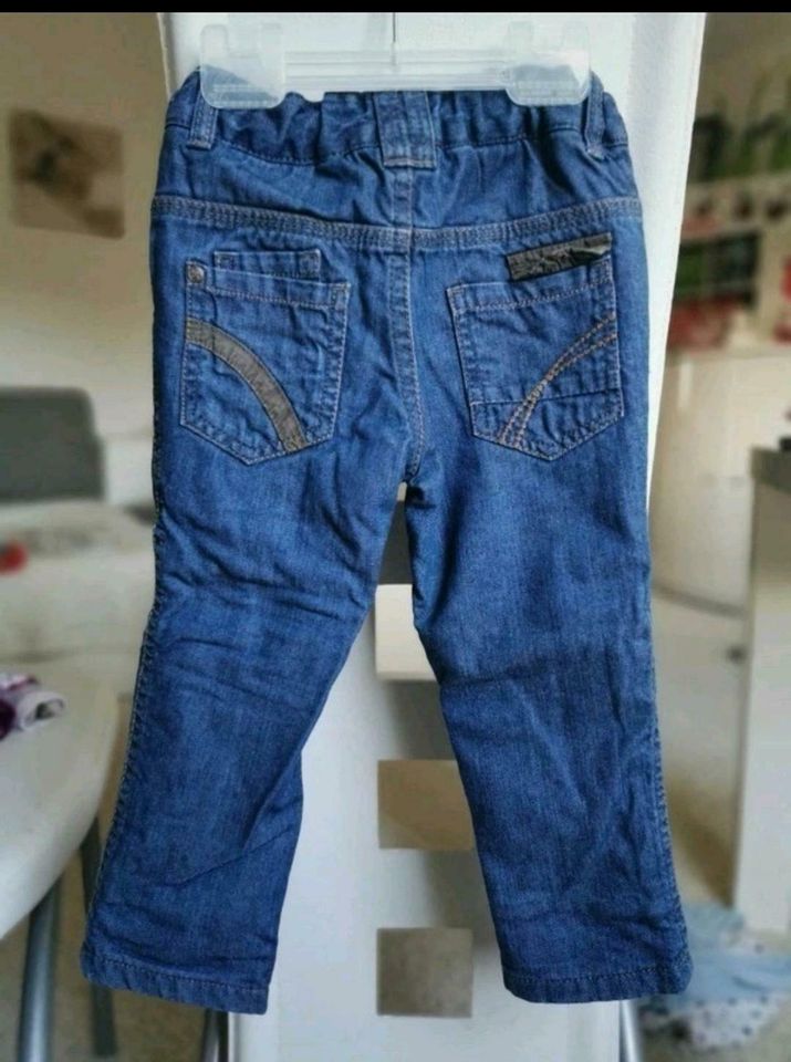 Jeans schmal geschnitten und gefüttert Größe 86 in Starsiedel