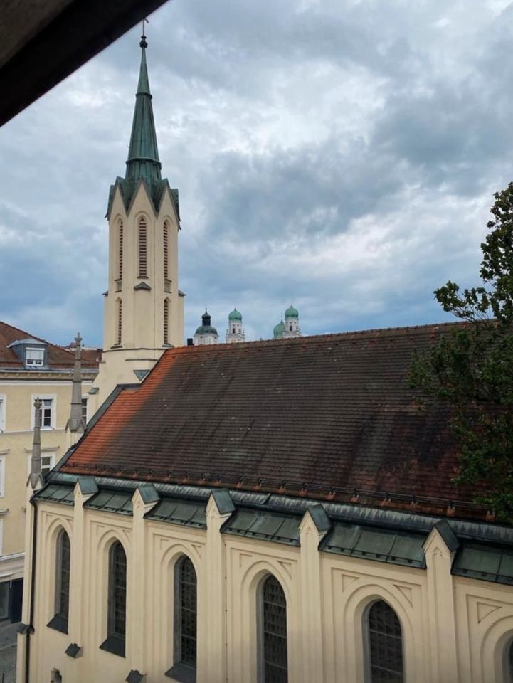 ILIEV IMMOBILIEN: Schön geschnittene und möblierte 2-Zimmer-Altbauwohnung in PASSAU (in der Altstadt) in Passau