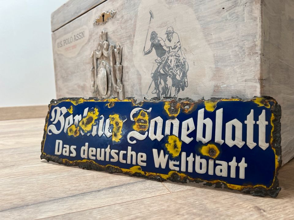 Emaillie Schild Blech Antik Berliner Tageblatt gewölbt Loft in Neu Boltenhagen