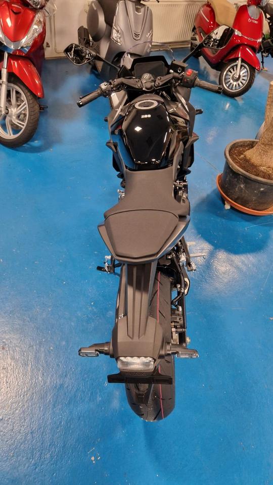 Suzuki GSX-8R ABS 2025 Euro 5+, Neufahrzeug, Sofort Verfügbar in Hannover