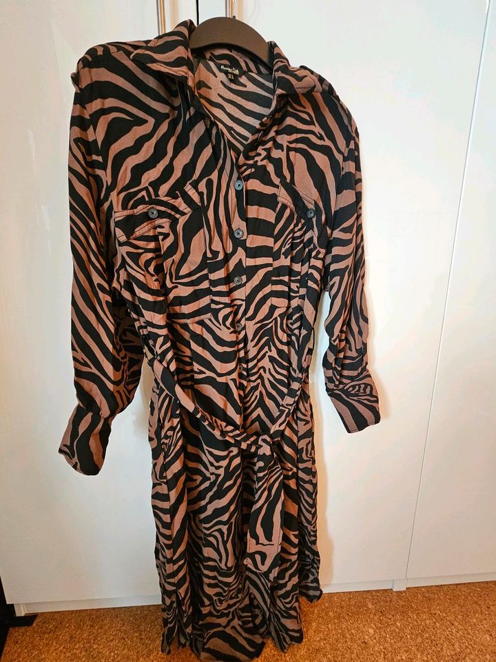 Massimo Dutti: Langes Kleid in zebra-Optik *NEU in Hamburg