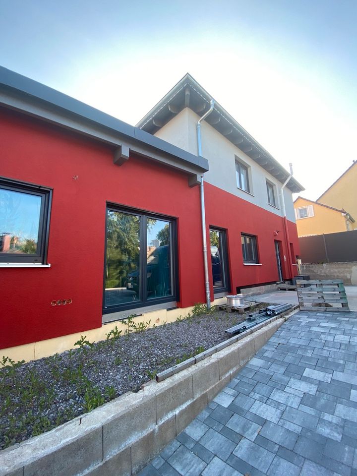 Großzügiges Zweifamilienhaus mit individuellen Gestaltungs und