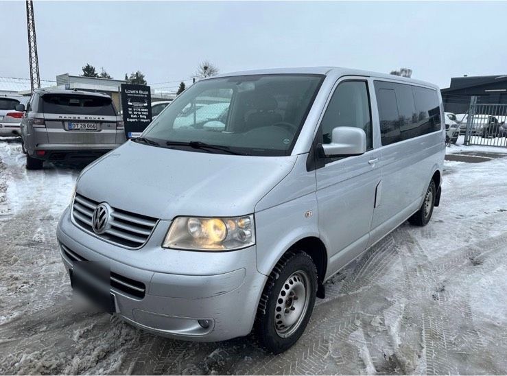 T5 Caravelle 2,5 Tdi Automatik 131ps 9 Sitzer Extra Lang in Duisburg