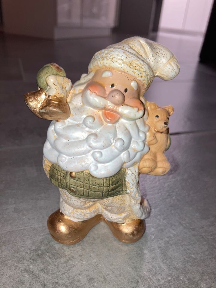 Deko Figur Nikolaus Weihnachtsmann in Uettingen