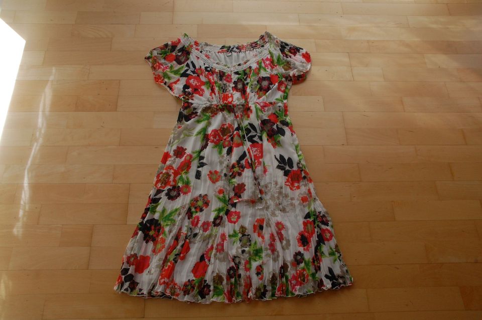 Kleid bunt weiß rot grün schwarz Blumenmuster S.Oliver Gr.42/XL in Osburg