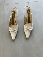 Schuhe Pumps in Creme Nordrhein-Westfalen - Siegburg Vorschau