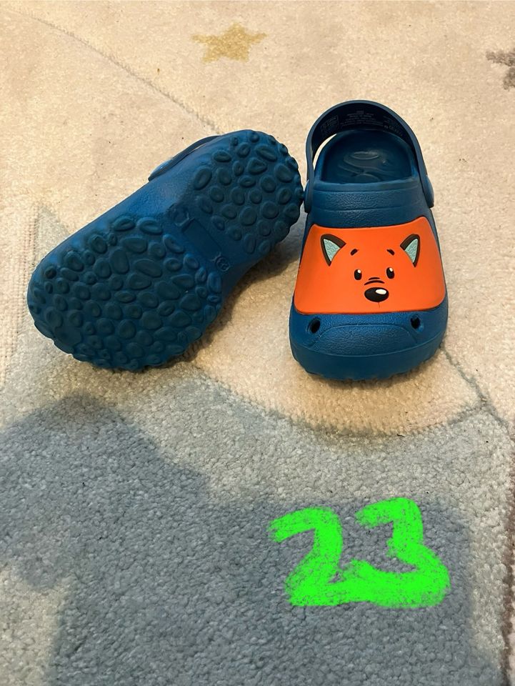 Niki crocs Kinderschuhe 23 in Viersen