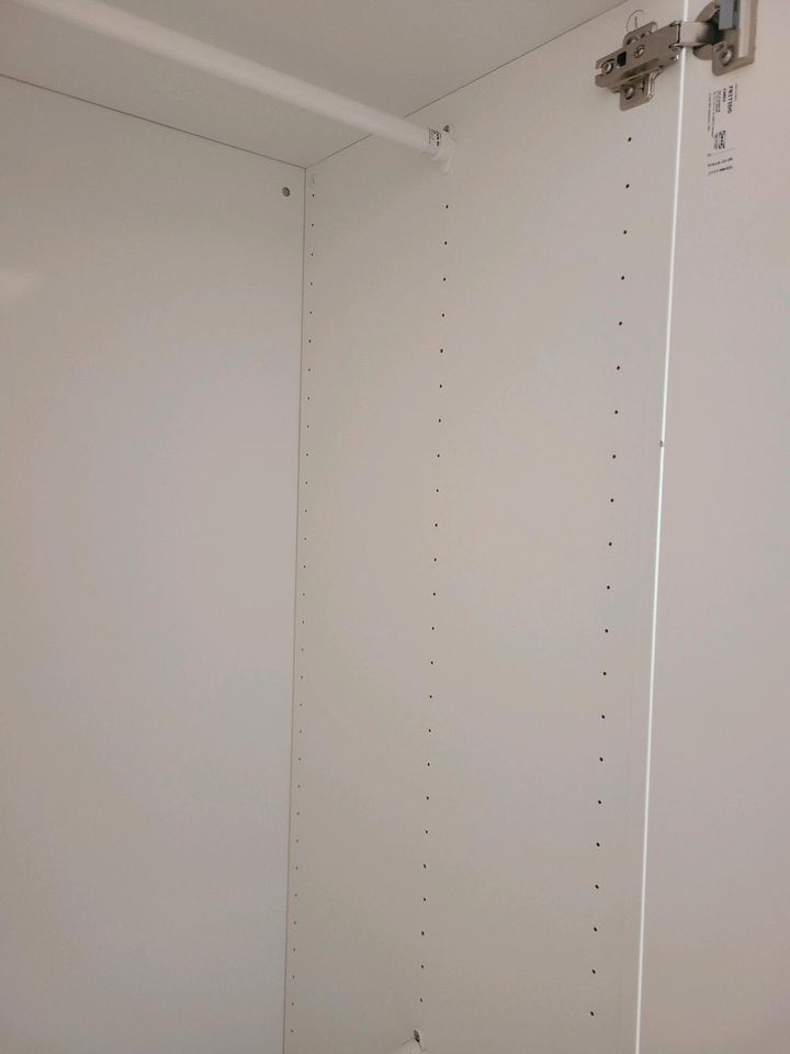 Schrank Kleiderschrank IKEA weiß 120 breit (2*60) in Nordhausen