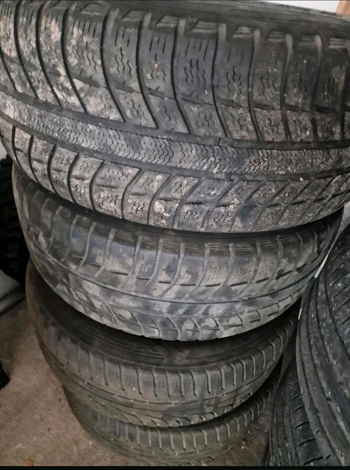 Hankook & Michelin Winterreifen 225/55 R16 99H M+S in Herford