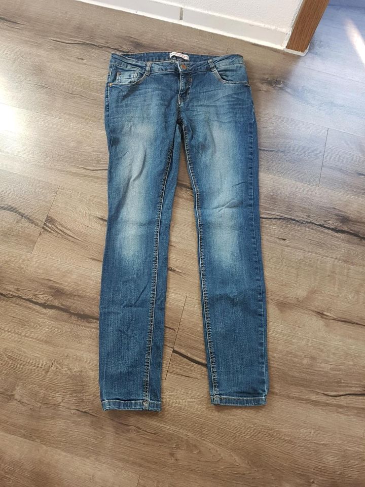 Jeans Hose regular fit washed Clockhouse Baumwolle Gr.L Gr.40 in Eberdingen