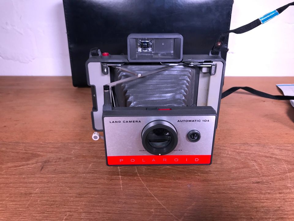 Polaroid 104 Land Kamera Lederkoffer Blitz Zubehör Vintage Set in Hamburg