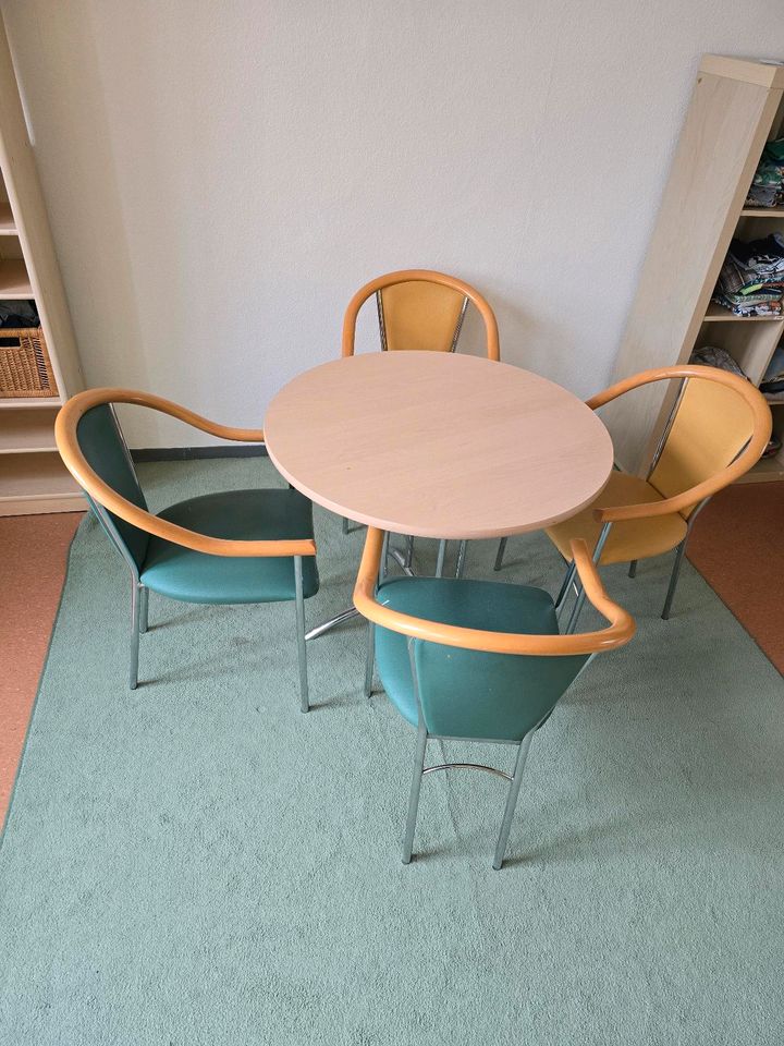 Tischgruppe mit 4 Stühlen in Oldisleben