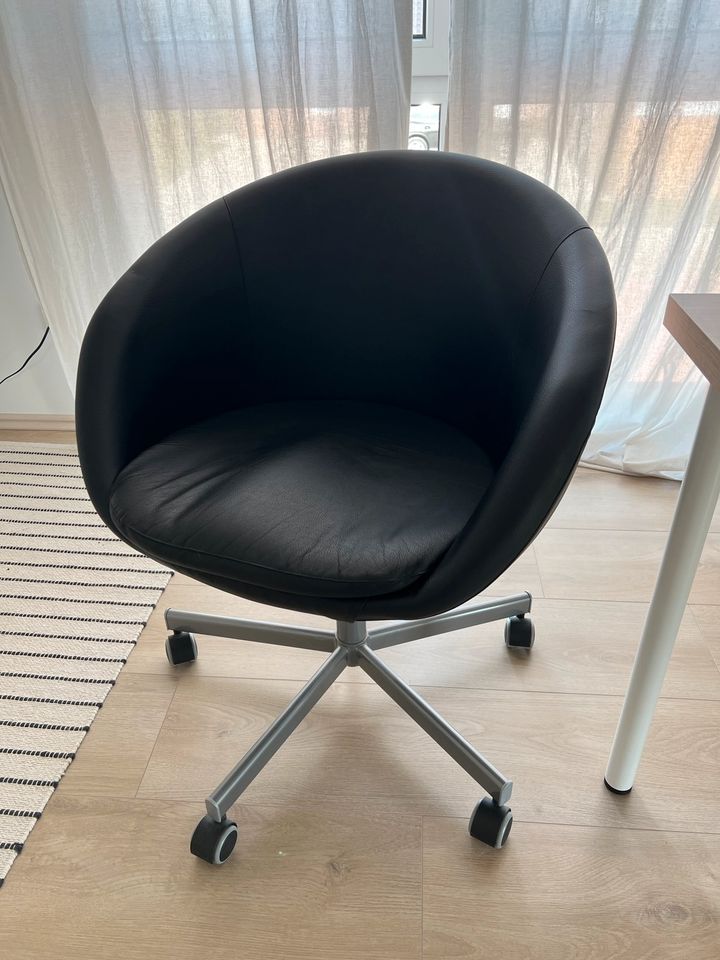 Ikea Schreibtischstuhl Drehstuhl „skruvsta“ schwarz in Stöckse