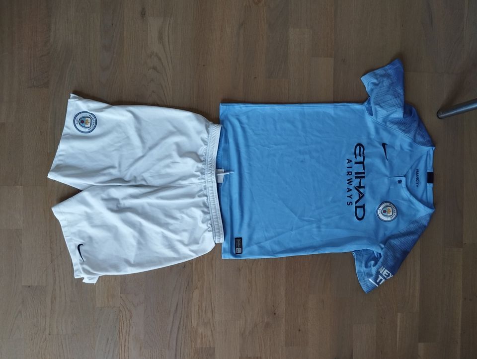 Original Manchester City Trikot mit Hose aus der Saison 2018/2019 in Burghausen