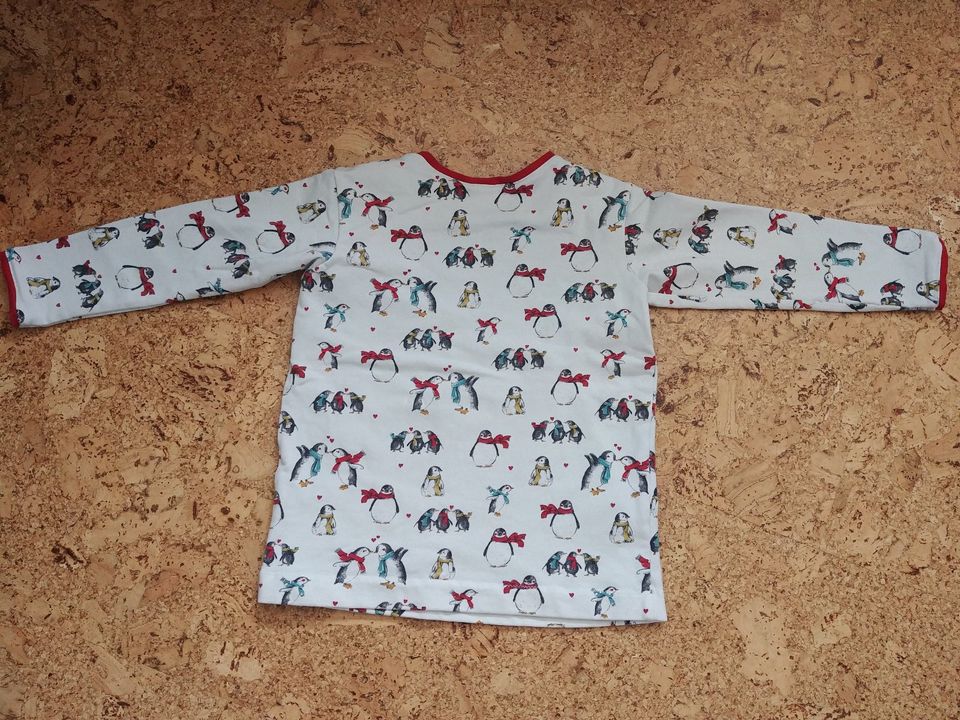 Handmade Shirt Pinguine (weiß, Gr. 104) in Villingen-Schwenningen