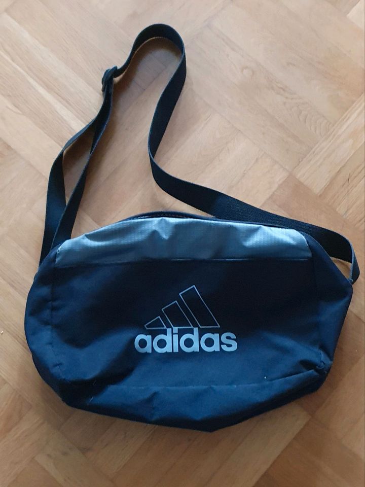 Adidas Tasche in Siegen