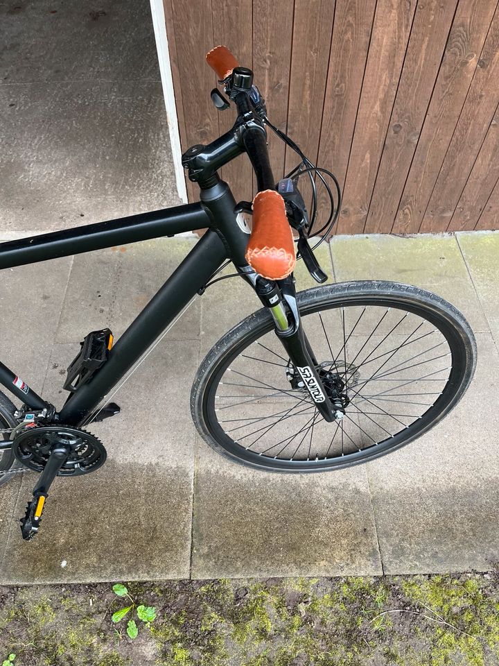 Adore urban Fahrrad aus alu Ramen 46cm Räder 28 Zoll in Hohenlockstedt