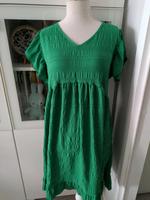 Berschka Kleid M grün Hessen - Neu-Isenburg Vorschau