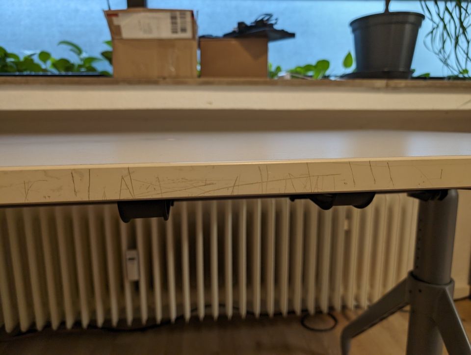 Schreibtisch 160*80 robuste Ausführung von Steelcase in Erftstadt