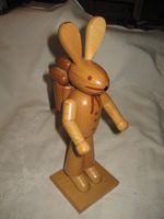 Holzosterhase mit Eeierkorb Osterhase Holt, H 26 cm Vintage Rheinland-Pfalz - Birkenheide Vorschau