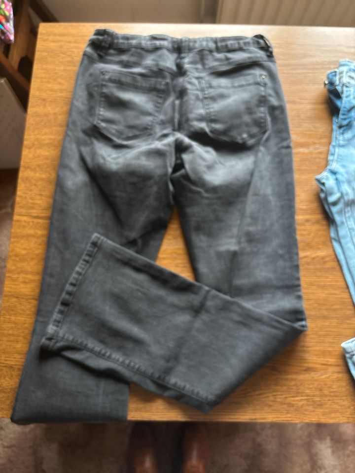 3 Jeans, schwarz/blau, W29, 30, Länge 32, 176 in Weferlingen