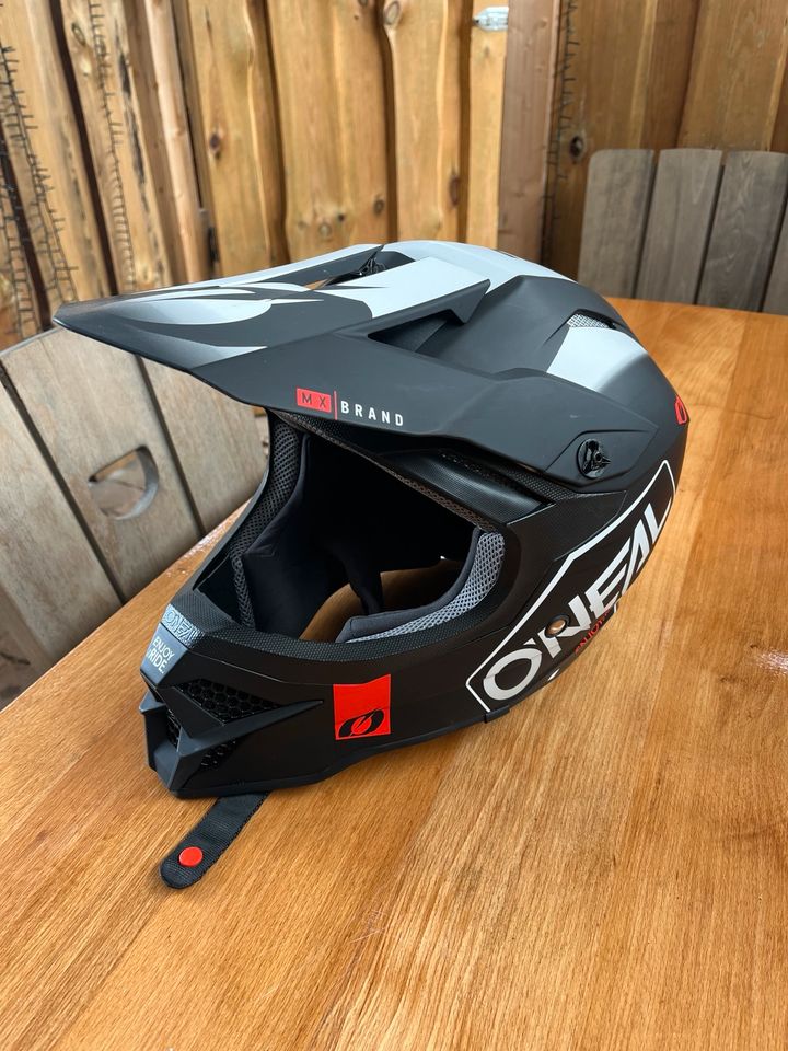 Oneal 3SRS Hexx schwarz/weiß/roter Motocross Helm in Edemissen
