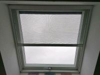 Dachfenster mit Insektenschutzrollo und elektrischem Rollladen Hessen - Lampertheim Vorschau
