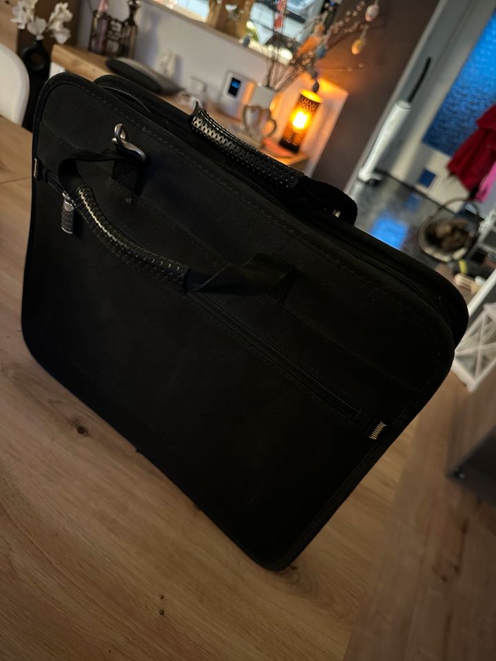 Laptop Tasche neuwertig in Melkof