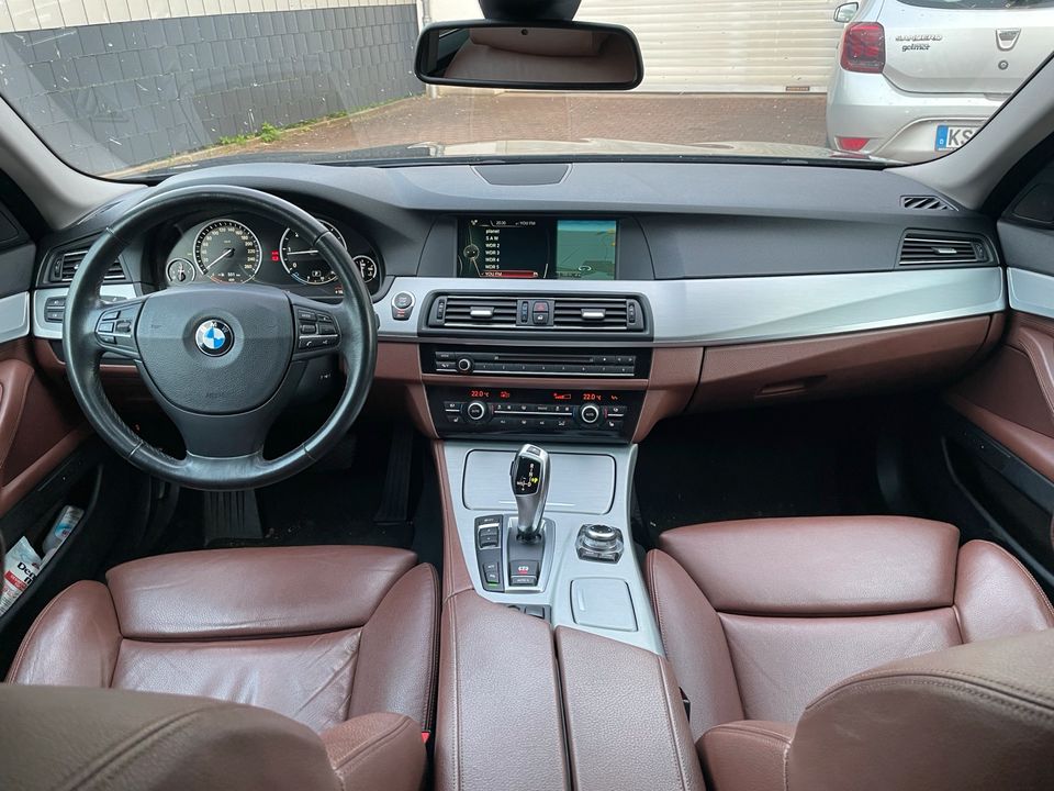 Bmw 525d Touring Bi-Xenon • Kamera • HUD • Panorama • HECKANTRIEB in Fuldabrück