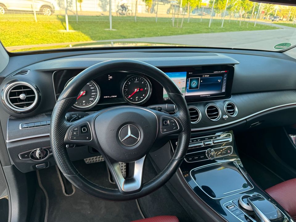 Mercedes E-Klasse 220d  All-Terrain 4 Matic AMG Automatik Leder in Erding