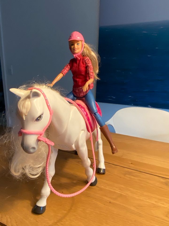 Barbie Tanzendes Pferd mit Reiterin in Mauritz