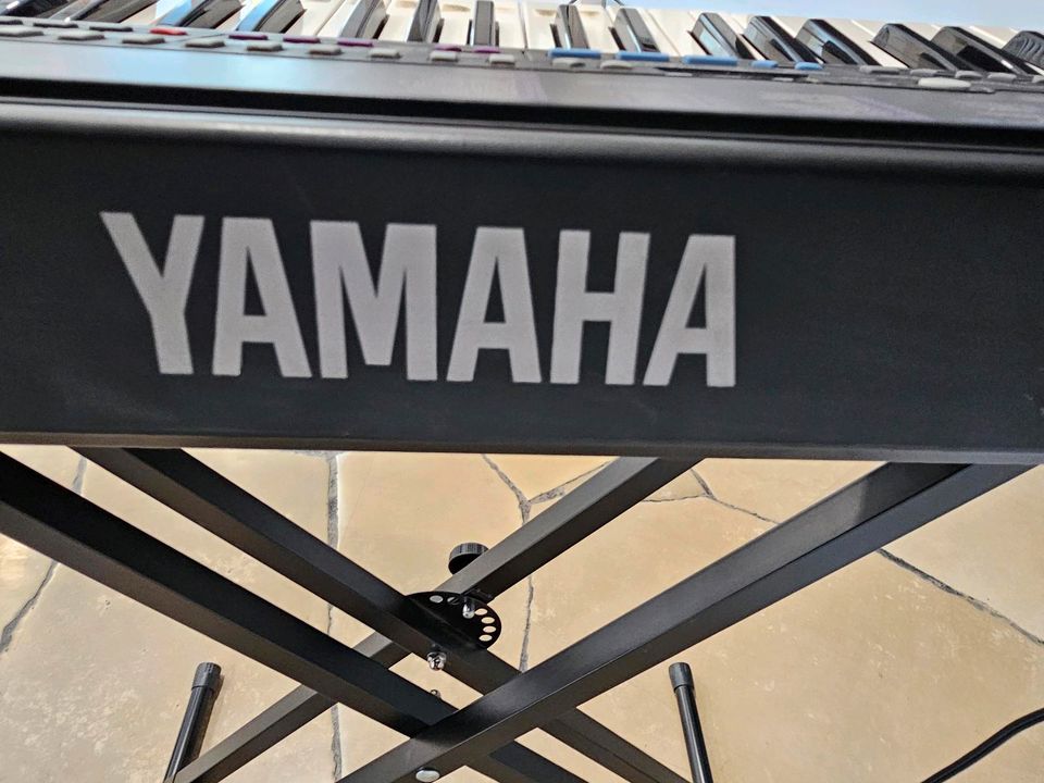 Yamaha PSR-20 Keyboard mit Ständer in München