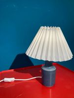 MID CENTURY TISCHLAMPE SKANDINAVISCH PLISSEE KERAMIK BLAU 50er * Berlin - Charlottenburg Vorschau