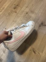 Nike Schuhe Sneaker weiß rosa Turnschuhe Schleswig-Holstein - Sieverstedt Vorschau