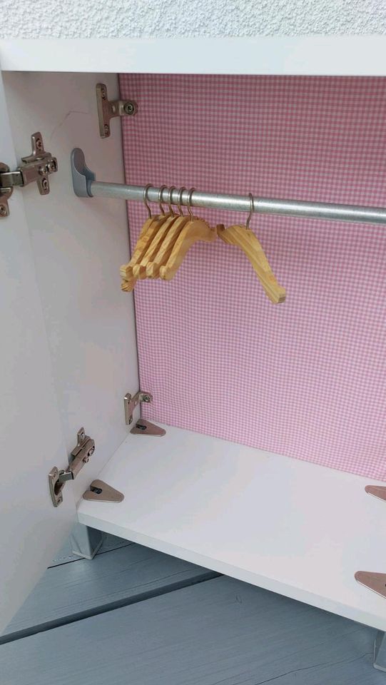 Puppenschrank selbst gebaut, rosa/weiß in Bad Oeynhausen
