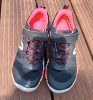 Turnschuhe Decathlon schwarz pink Größe 32 Sachsen - Wilsdruff Vorschau