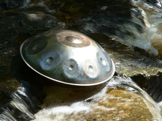 Magical Handpans im Handpan Showroom Freiburg probespielen in Freiburg im Breisgau