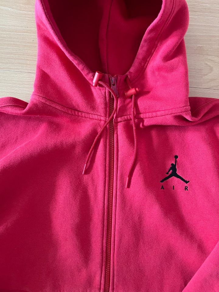 Nike Air Jordan Jacke l rot sweatjacke in Wiesbaden