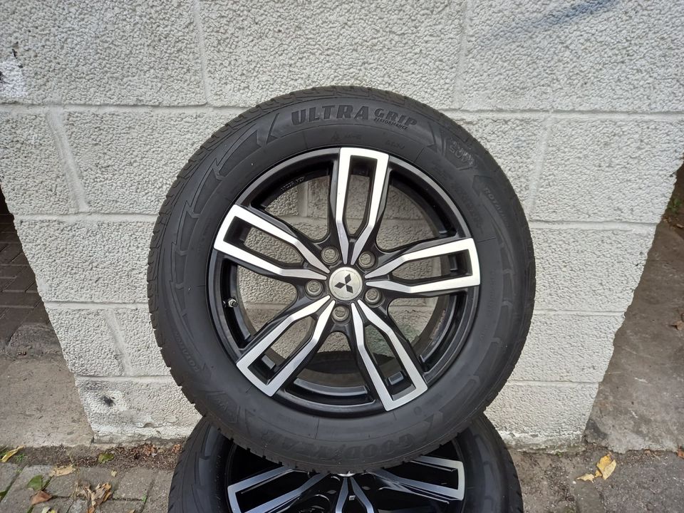 Mitsubishi Goodyear Winterräder 215/65/R17 Outlander Eclipse 11 in Scheeßel