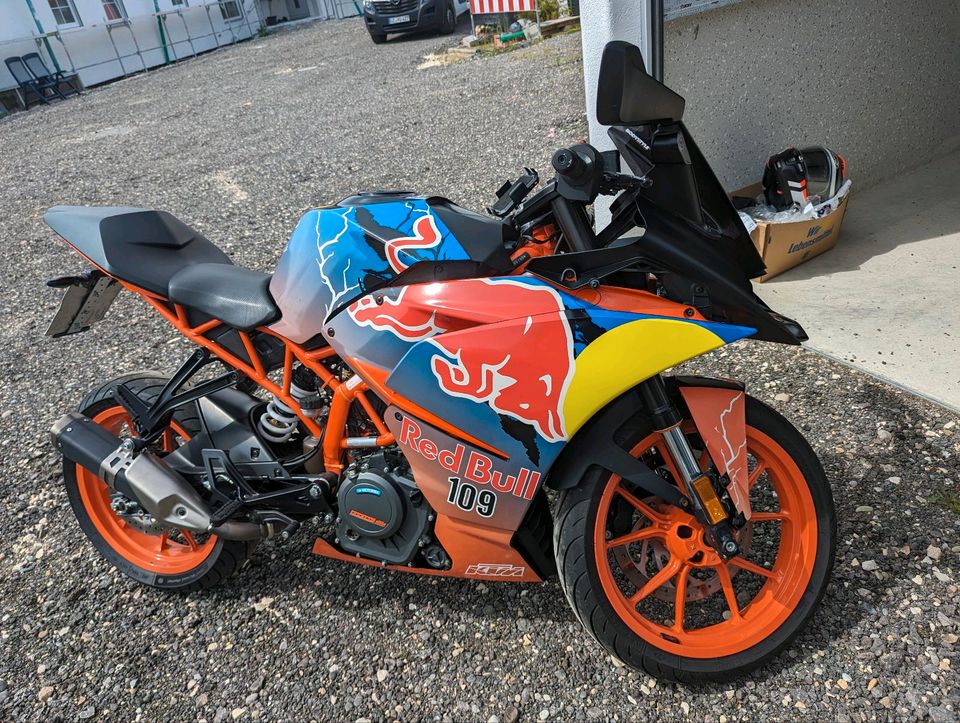 KTM RC 390  komplett Foliert in Red Bull in Rammingen