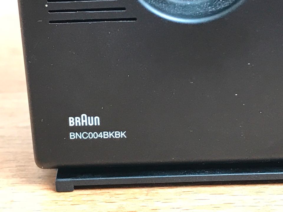 BRAUN BNC4BKBK Wecker Schwarz Voice Control Uhr RAMS 80er 90er in Hamburg