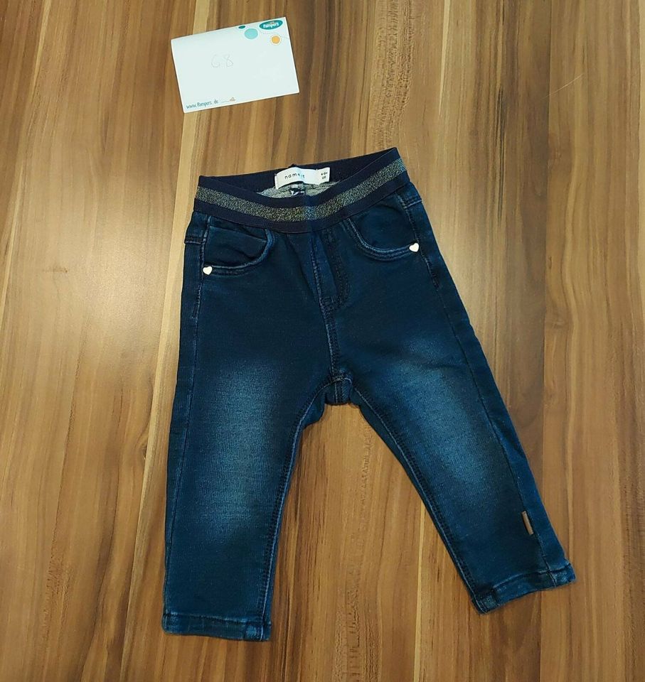 Strampler, Bodys, Hosen, Mützen,  Shirts für Babys, Größe 68 in Niederwerrn